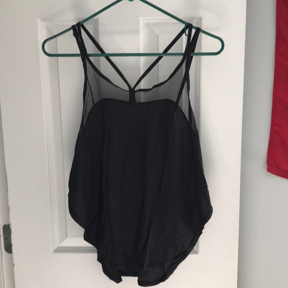 Women’s black lululemon tank
